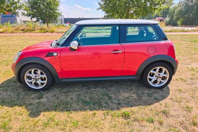 MINI Cooper (2008) thumbnail 5