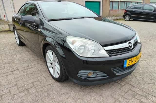 Opel Astra Twin Top (2009) thumbnail 1