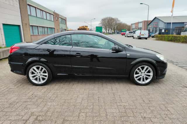 Opel Astra Twin Top (2009) thumbnail 2