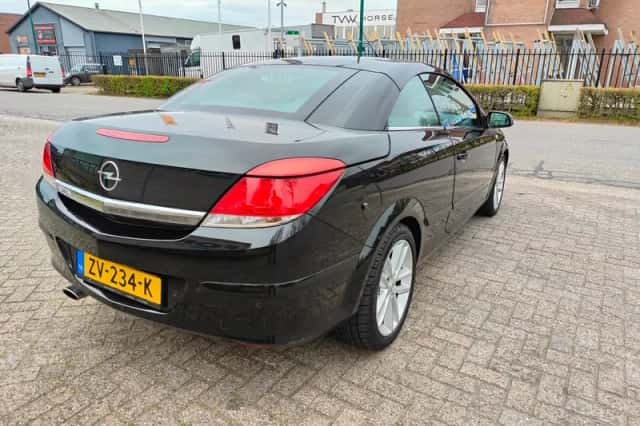 Opel Astra Twin Top (2009) thumbnail 3