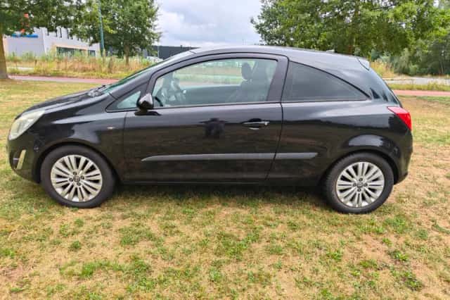 Opel Corsa (2011) thumbnail 5
