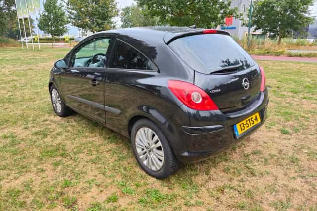 Opel Corsa (2011) thumbnail 6