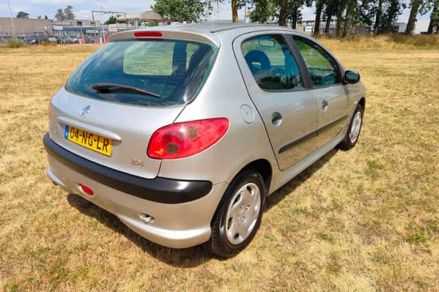 Peugeot 206 (2003) thumbnail 3