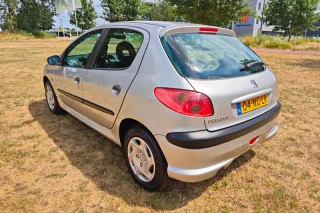 Peugeot 206 (2003) thumbnail 6