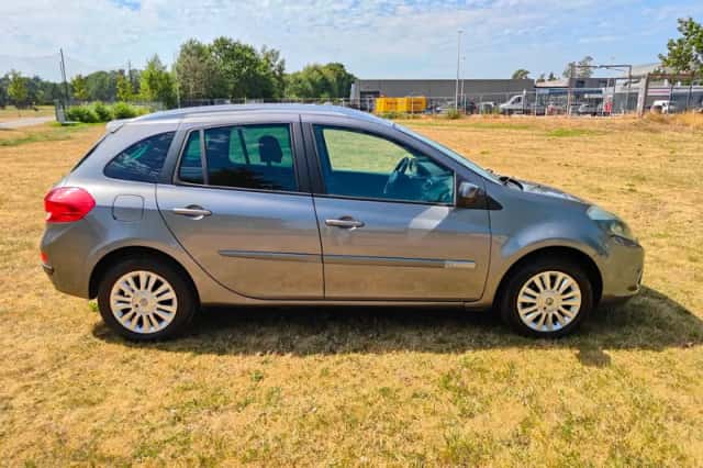 Renault Clio (2012) thumbnail 2