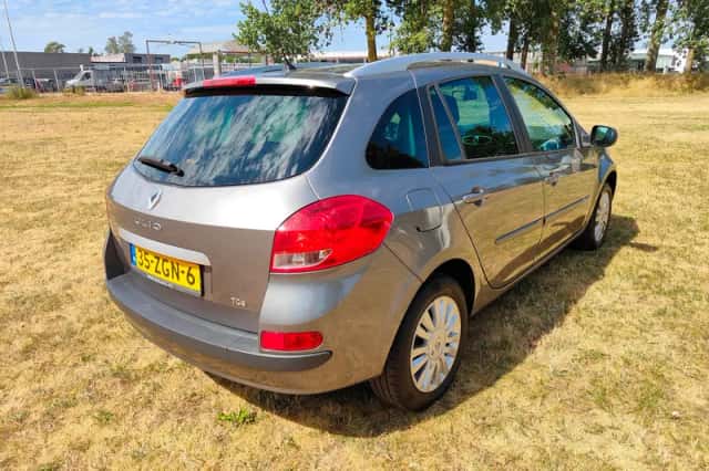 Renault Clio (2012) thumbnail 3