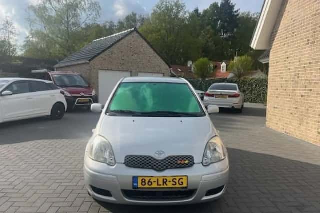 Toyota Yaris (2003) thumbnail 2