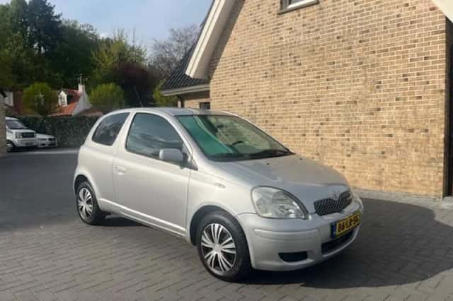 Toyota Yaris (2003) thumbnail 3