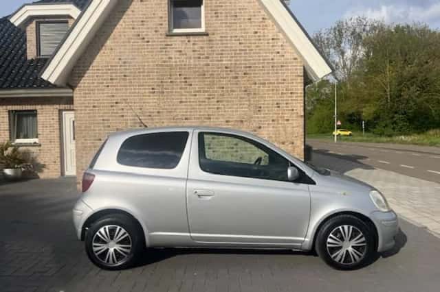 Toyota Yaris (2003) thumbnail 4