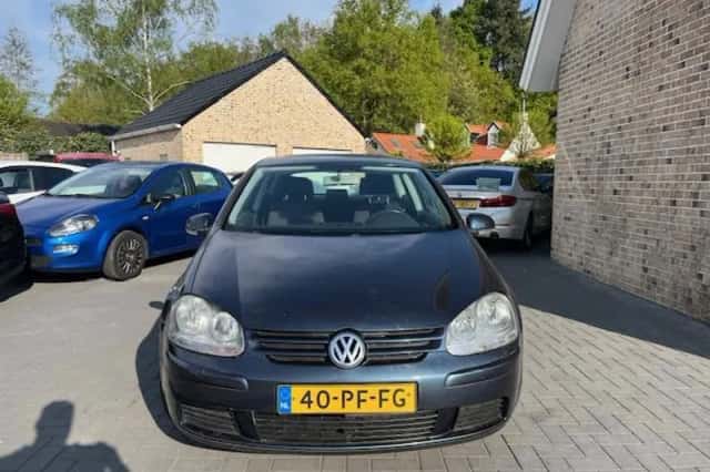 Volkswagen Golf (2004) thumbnail 2