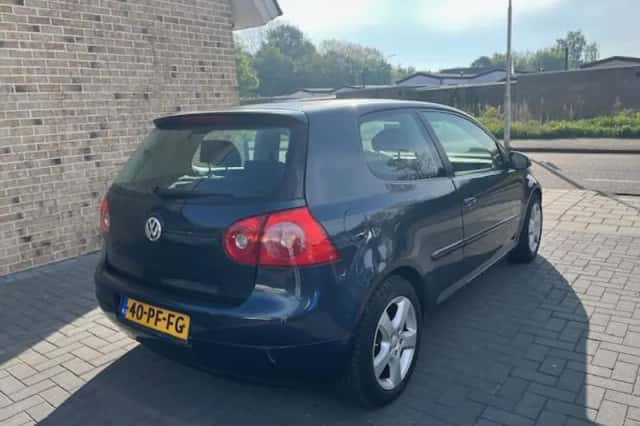 Volkswagen Golf (2004) thumbnail 4