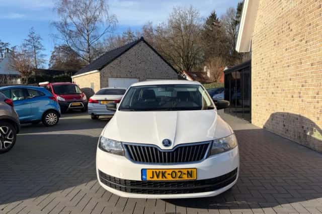 Škoda Rapid (2016) thumbnail 3