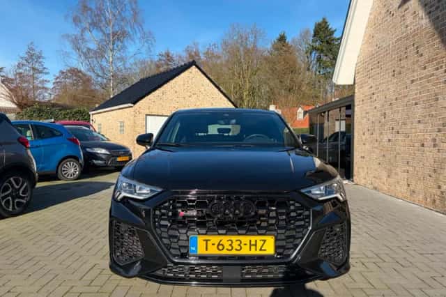 Audi Q3 (2021) thumbnail 3