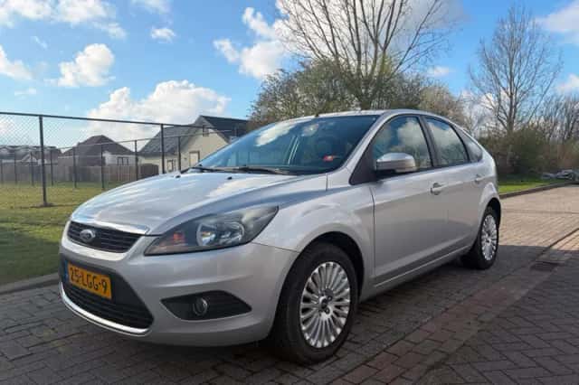 Ford Focus (2010) thumbnail 2