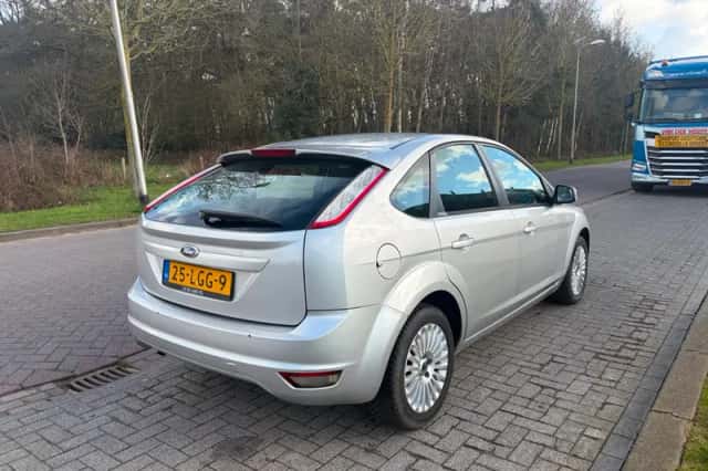 Ford Focus (2010) thumbnail 6
