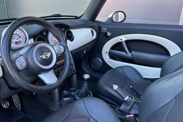 MINI Cabrio (2008) thumbnail 6