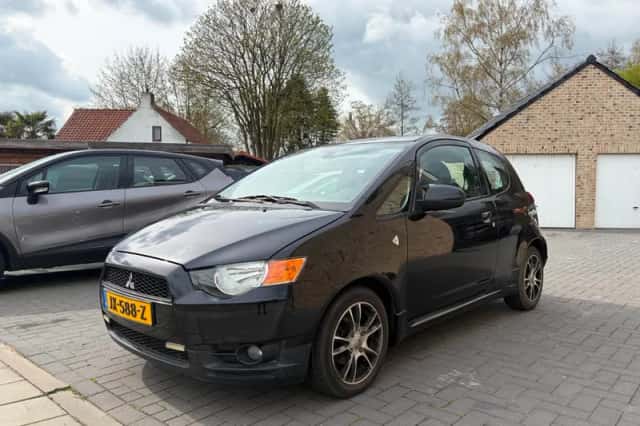 Mitsubishi Colt (2010) thumbnail 2