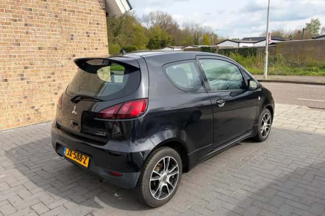 Mitsubishi Colt (2010) thumbnail 4
