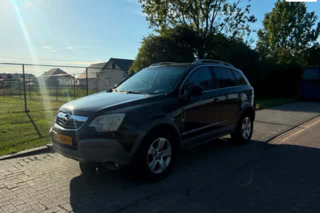 Opel Antara (2008) thumbnail 2