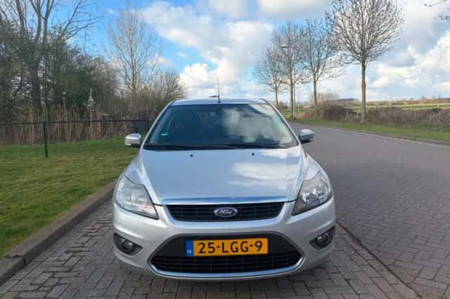 Ford Focus (2010) thumbnail 2