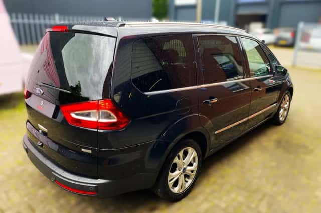 Ford Galaxy (2013) thumbnail 3
