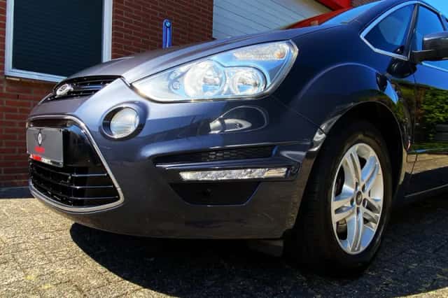 Ford S-Max (2010) thumbnail 3