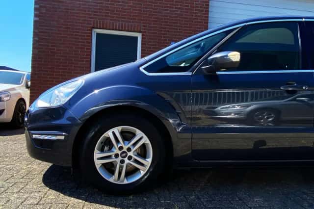 Ford S-Max (2010) thumbnail 4