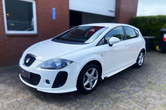 SEAT Leon (2011) thumbnail 1