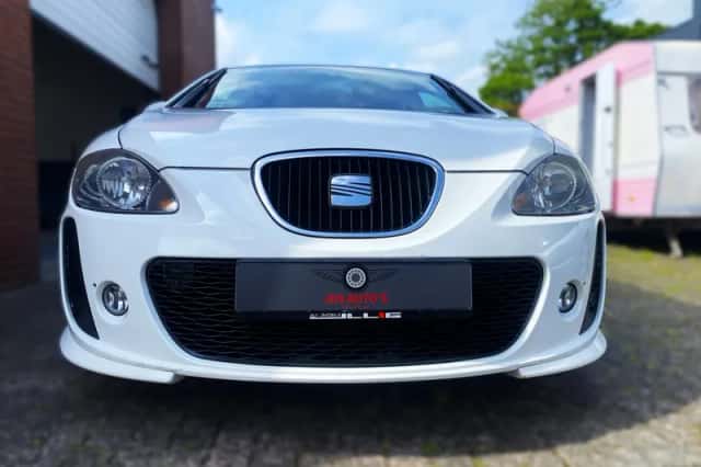 SEAT Leon (2011) thumbnail 2