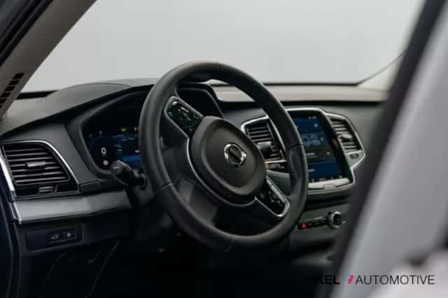 Volvo XC90 (2022) thumbnail 5