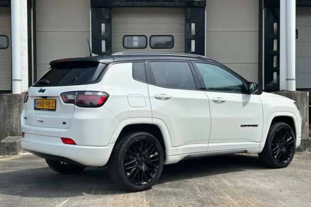 Jeep Compass (2022) thumbnail 2