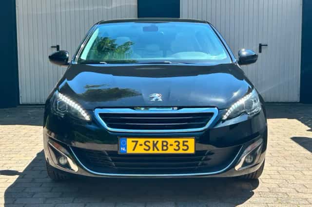 Peugeot 308 (2013) thumbnail 3