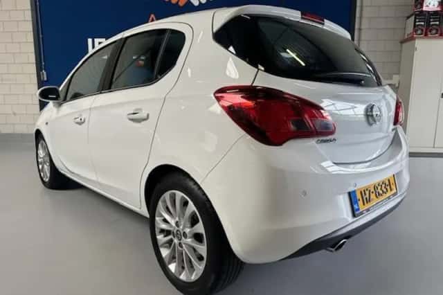 Opel Corsa (2015) thumbnail 3