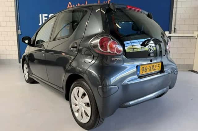 Toyota Aygo (2012) thumbnail 3