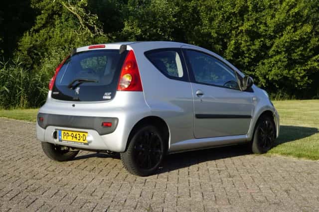Peugeot 107 (2011) thumbnail 2