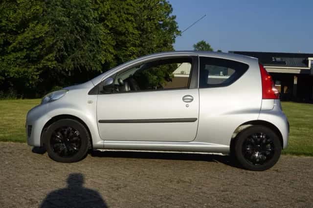 Peugeot 107 (2011) thumbnail 4