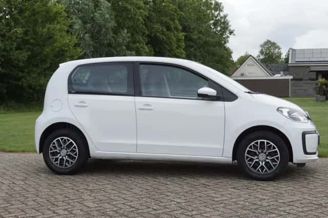 Volkswagen Up! (2021) thumbnail 4