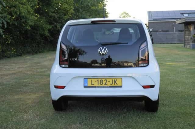 Volkswagen Up! (2021) thumbnail 5