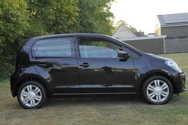 Volkswagen Up! (2018) thumbnail 4