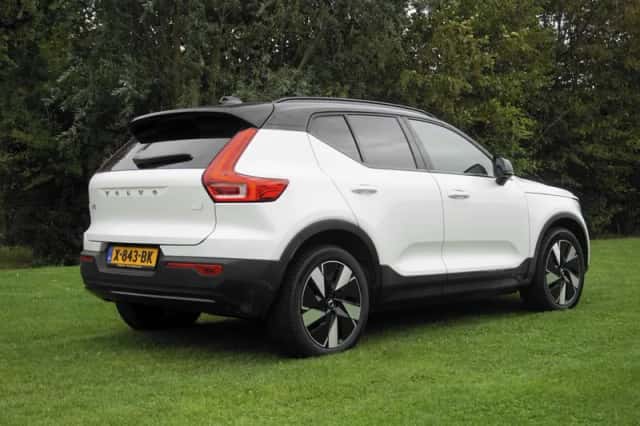 Volvo XC40 (2023) thumbnail 2