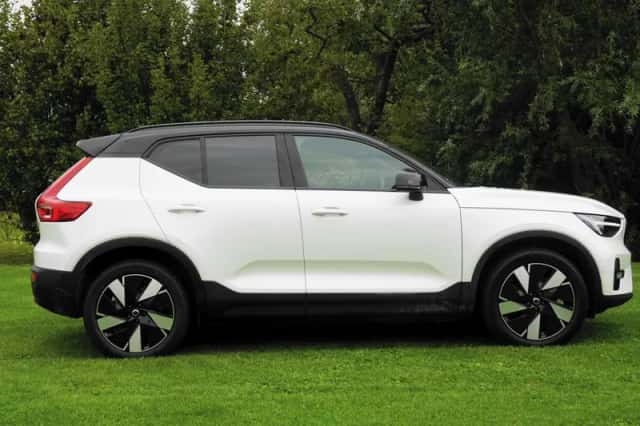Volvo XC40 (2023) thumbnail 4