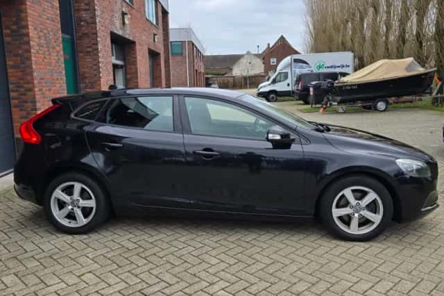 Volvo V40 (2013) thumbnail 3