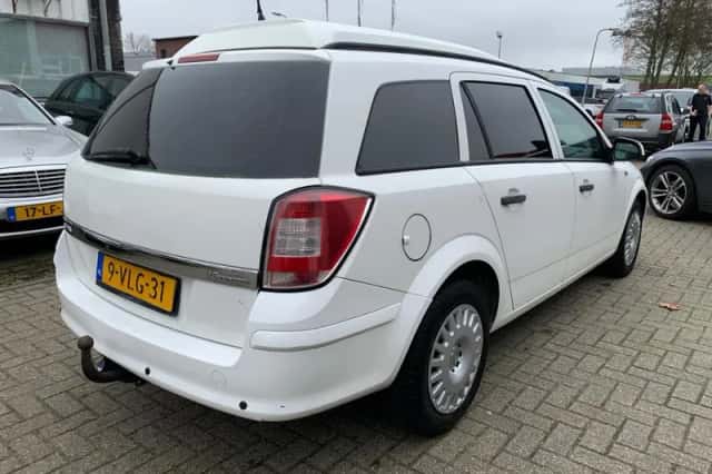Opel Astra (2011) thumbnail 2