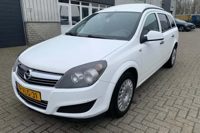 Opel Astra (2011) thumbnail 5