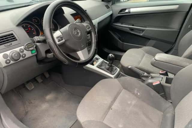 Opel Astra (2011) thumbnail 6