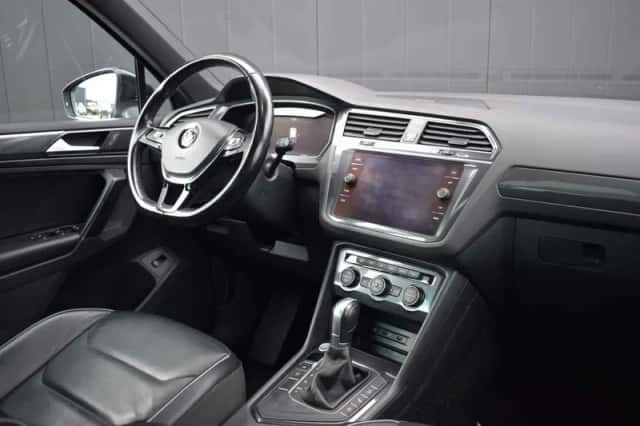 Volkswagen Tiguan (2018) thumbnail 2