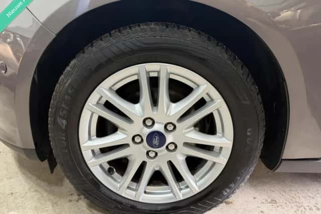Ford Focus (2012) thumbnail 2