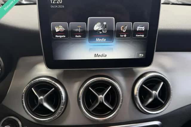 Mercedes-Benz CLA-Klasse (2016) thumbnail 2