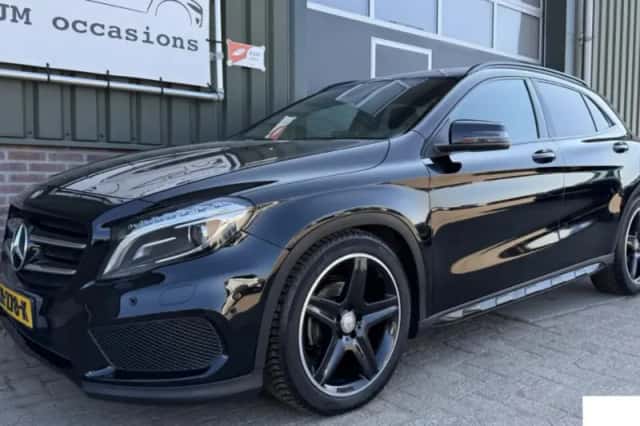 Mercedes-Benz GLA (2016) thumbnail 1