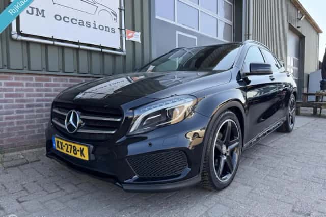 Mercedes-Benz GLA (2016) thumbnail 5